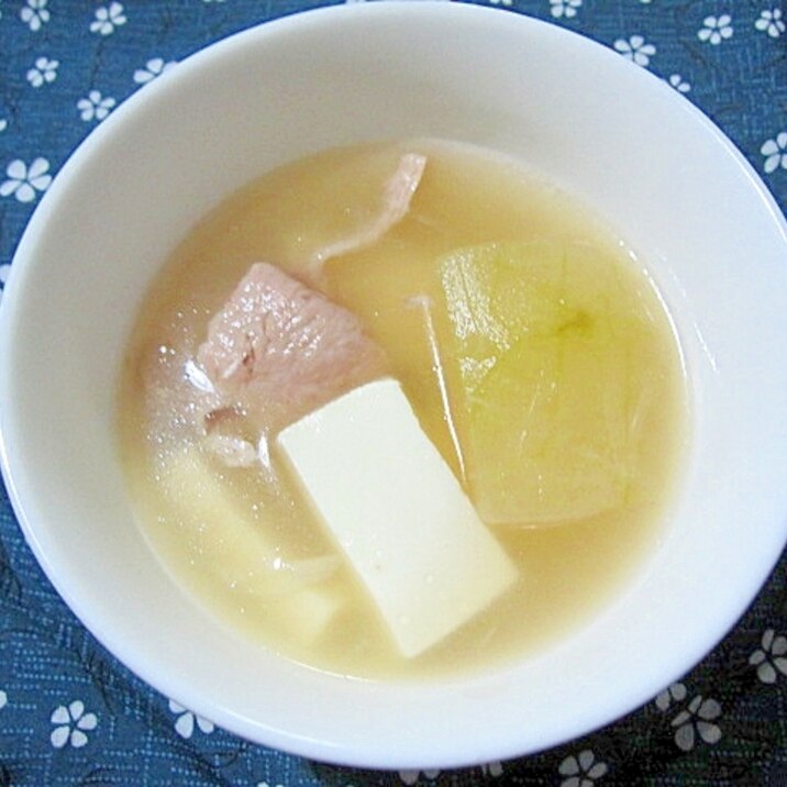 鶏肉と冬瓜と豆腐のスープ